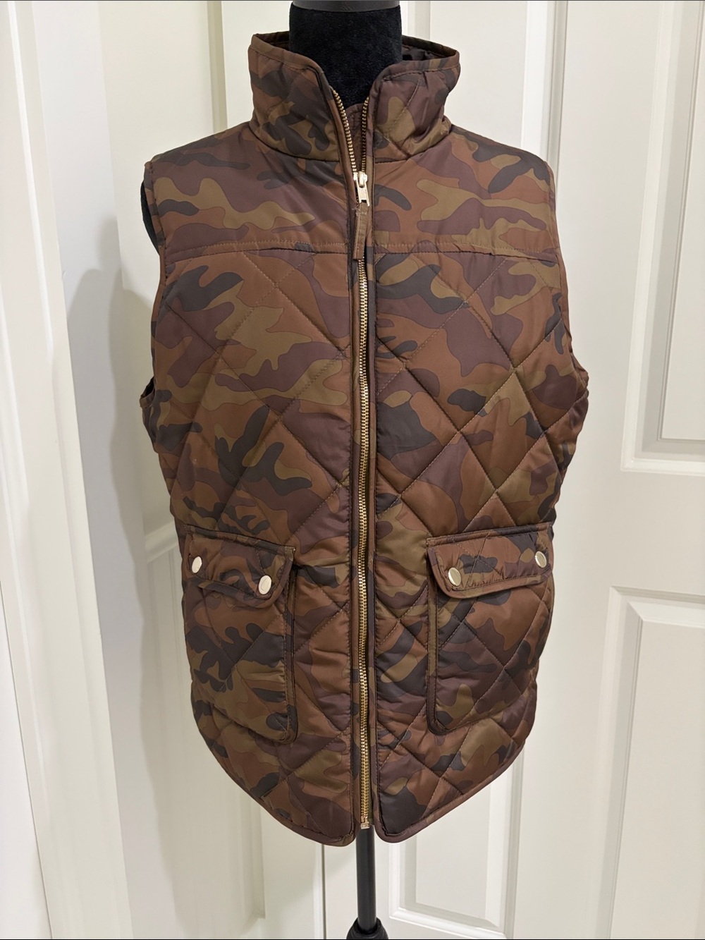 Thread & Supply Brown Camo Quilted Puffer Vest Womens’s Size L